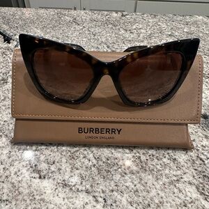 Burberry Tortoiseshell Cat-Eye Sunglasses with Brown Lenses
